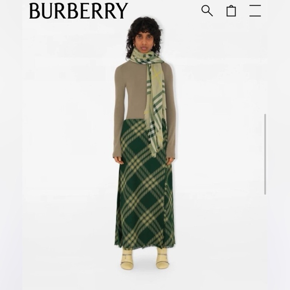 Burberry shwal blogger fav
